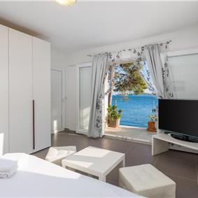 Luxury 6 Bedroom Seafront Villa with pool and Separate Apartment along Secluded Beach near Hvar Town, Sleeps 10-12